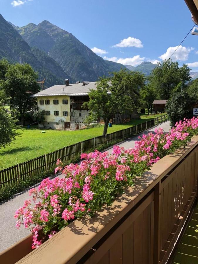 Pension & Ferienwohnungen Haus Edelweiss Holzgau Esterno foto