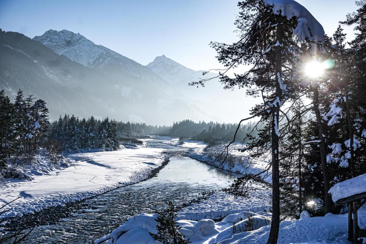 Pension & Ferienwohnungen Haus Edelweiss Holzgau Esterno foto